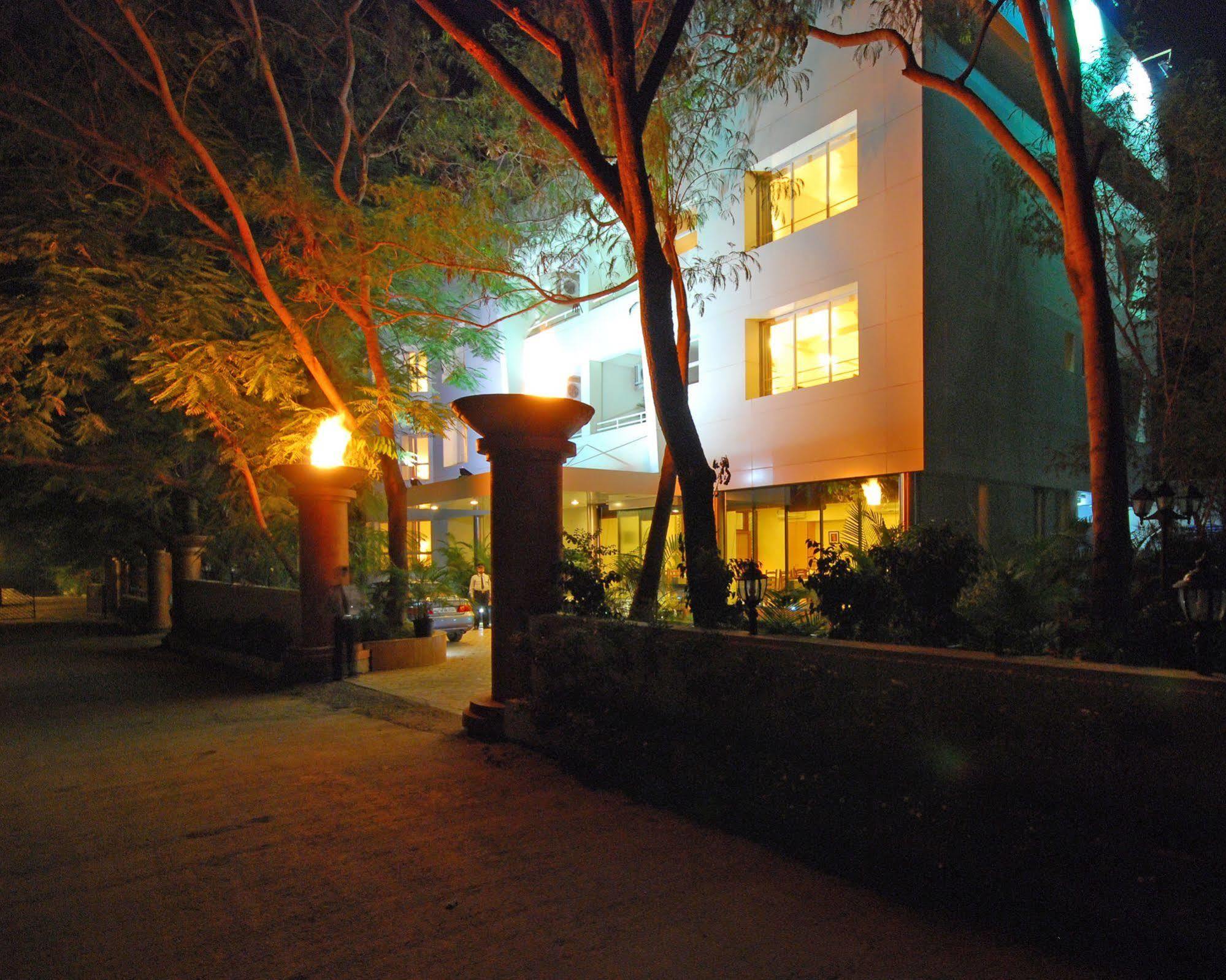 Hotel Phoenix Koregaon Park Pune Exterior photo